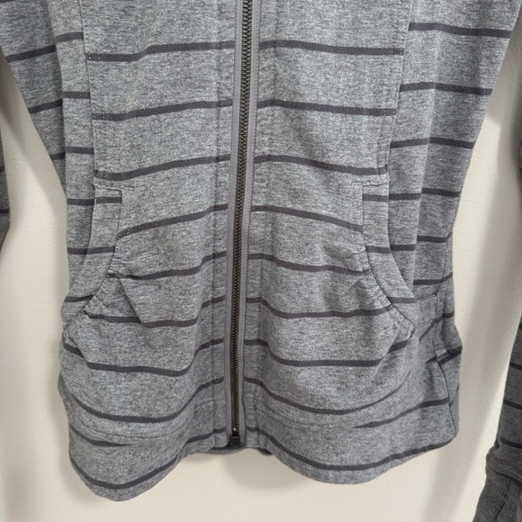 Lululemon Movement Jacket in Cayman Stripe - Picture 3 of 7